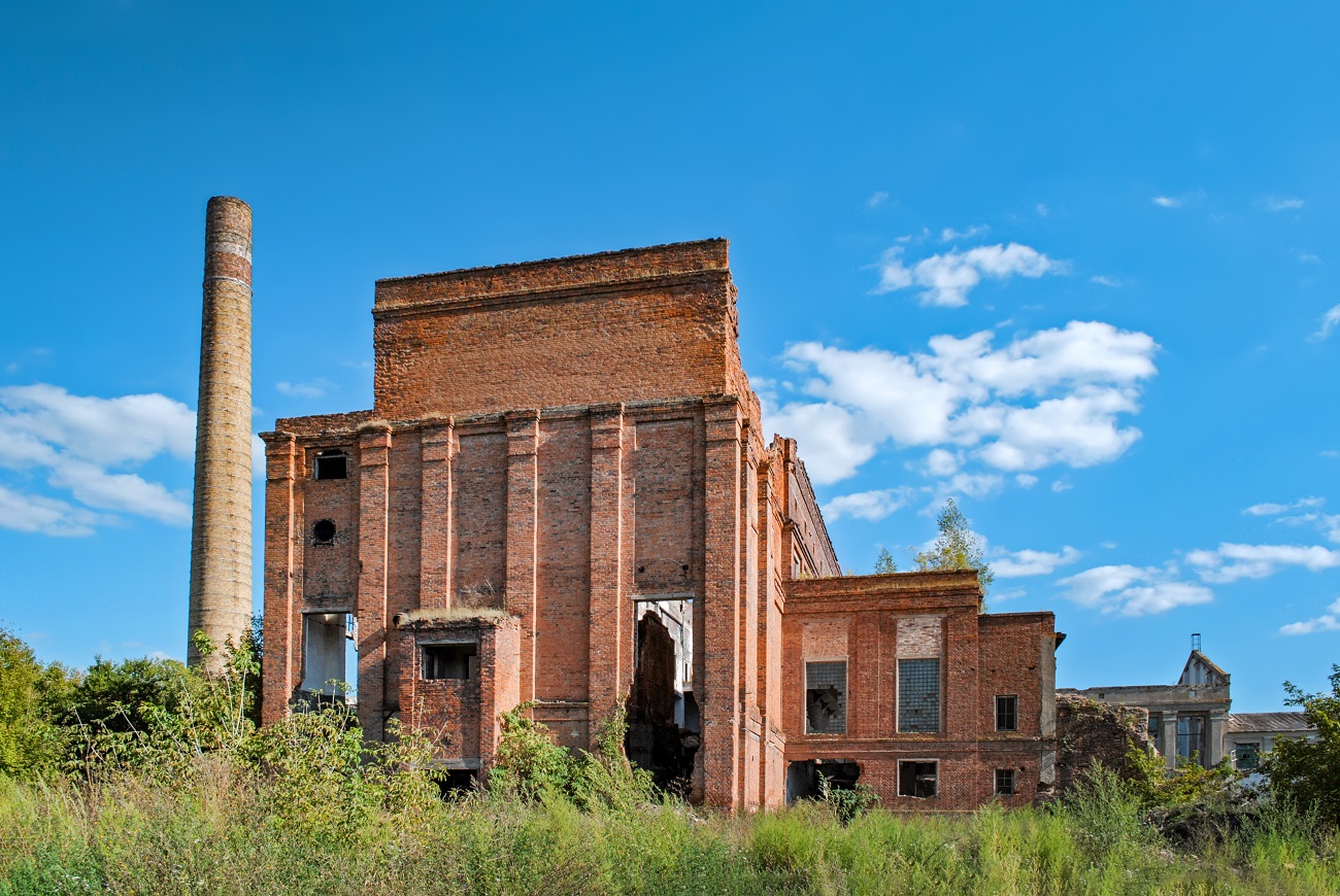 Сахарный завод, костел и "дом Дракулы". Малоизвестные локации в украинской глубинке, которые не упоминают в путеводителях